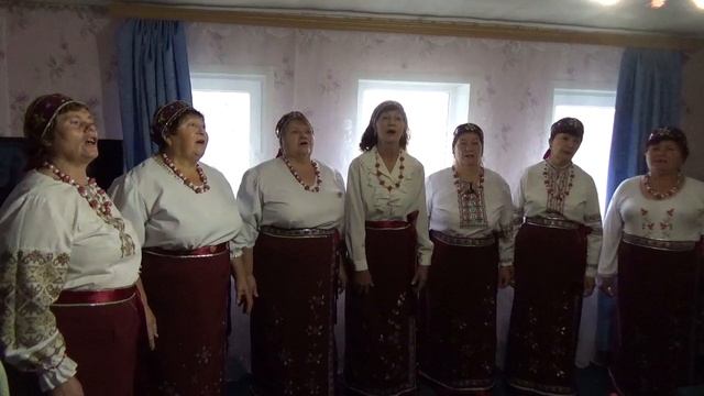 Песня ходит любовь ходит по улице нашей тихо гитарой звеня видео