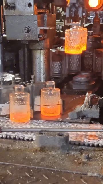 Molten Glass Bottle Casting - Red-Hot Glass Blowing & Molding ｜ So Satisfying