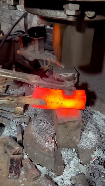 Forging a Hammer from Red-Hot Steel ｜ ASMR Satisfying Metalwork