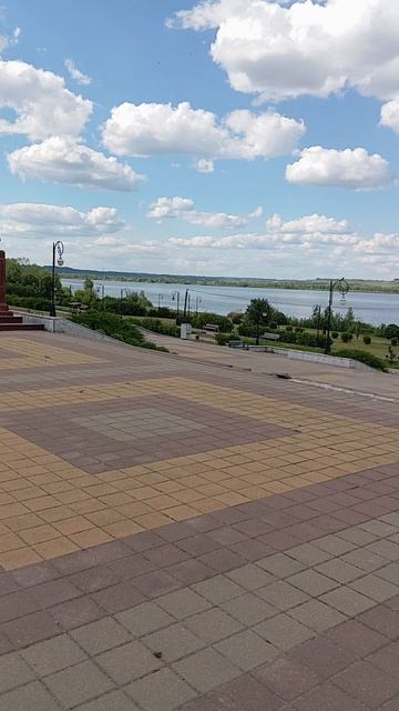 Гуляю по набережной в Курчатове
