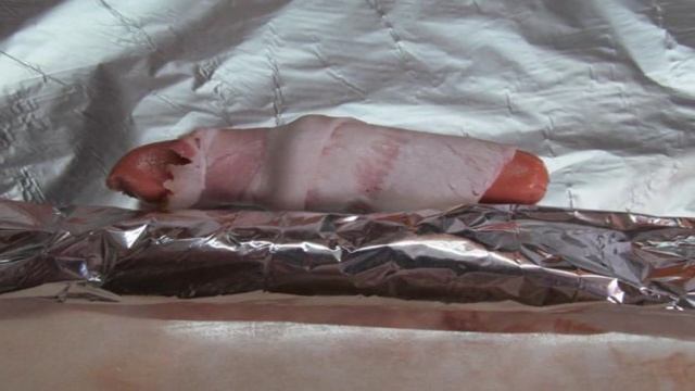 Салат из горошка и сосиски