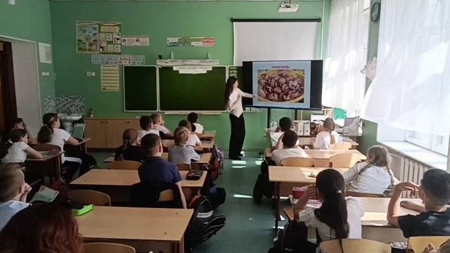 В школе