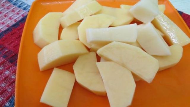Жаркое со свининой, картофелем и овощами в мультиварке