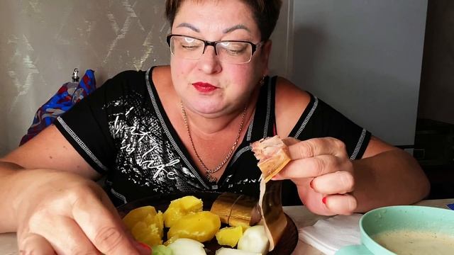 И КОШКИ ПОЖРАТЬ НЕ ДАЮТ🤷/А НА ЕДУ У МЕНЯ СКУМБРИЯ И КАРТОШЕЧКА И ЛУЧОК👍/Мукбанг