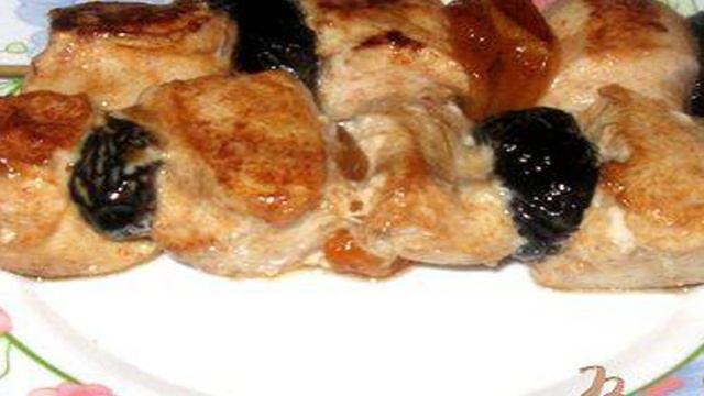 Шашлычки с сухофруктами в красном маринаде