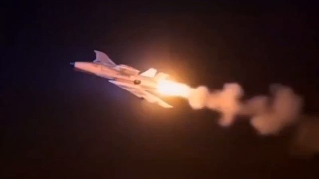 Самолёт-памятник МиГ-21 с бортовым номером 100 в Воронеже.