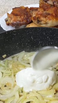 Курица в сметанном соусе. Проще не бывает!