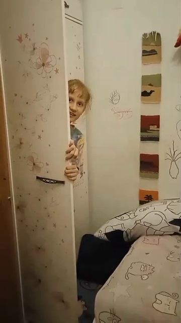 прячусь в шкаф