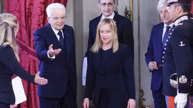 Макрон крайне возмущён и рассматривает возможность применения силы.