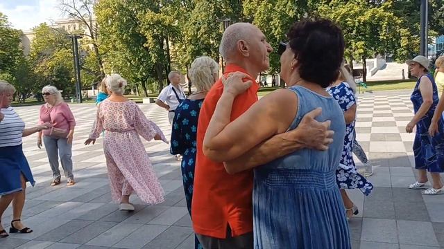 БЕЛЫМ ЦВЕТОМ СИРЕНЬ ОТЦВЕЛА ЗА ОКНОМ❤️ ТАНЦЫ❤️ ХАРЬ