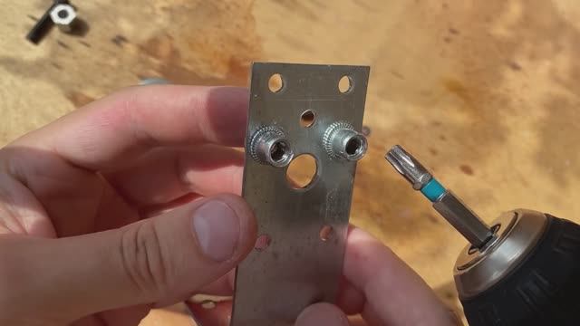Сделал самодельный заклепочник за 30 рублей под шуруповерт. Устанавливаю заклепки с резьбой быстро и
