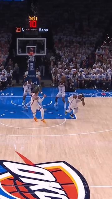 Who else but Isaiah Hartenstein catching the oop?