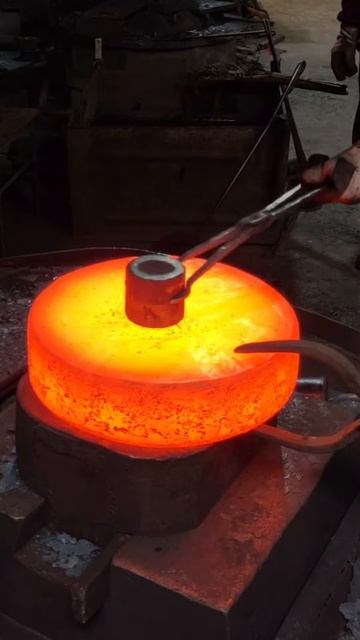 Industrial Forging： Shaping Red-Hot Steel Blocks with a Power Press - ASMR Satisfying!