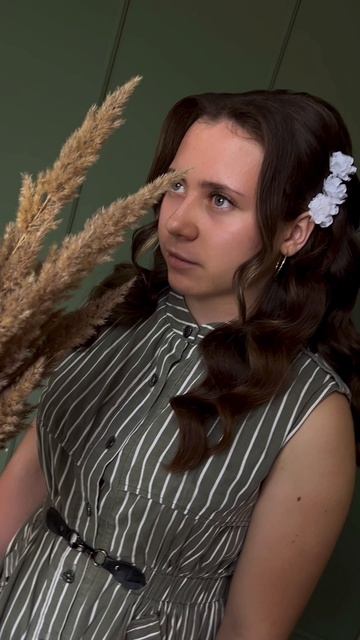 Прическа на выпускной. Прическа на длинные волосы. Прическа в школу