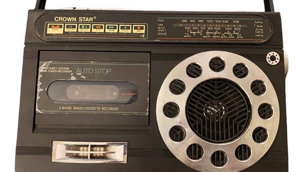 магнитофон Crown Star с AMFM-радио Boombox-Model: RC300-произведён в Китае