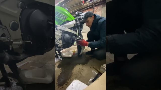 Замена масла Kawasaki ZZR 400-2
