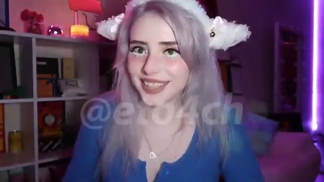 Света Соллар показала Грудь на стриме за 1 000 000р от Мел?