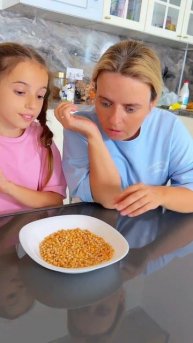 Арина Жулина ням-ням