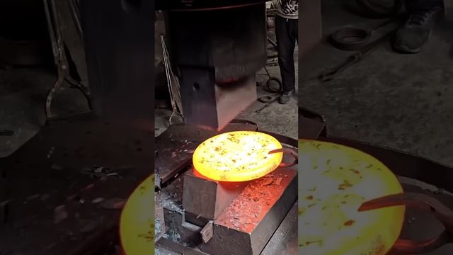 Forging Red-Hot Steel Cylinder Into Flat Disc ｜ Extreme Heat & Power Hammering ｜ So Satisfying 🔥⚙️