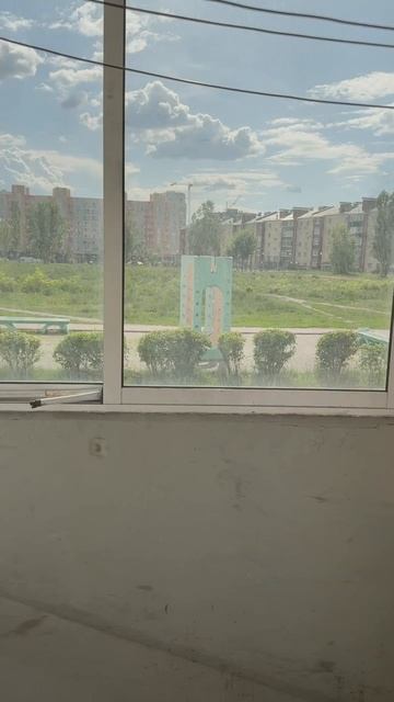 Трехкомнатная квартира площадью 62,8 м² расположена на первом этаже девятиэтажного кирпичного дома.