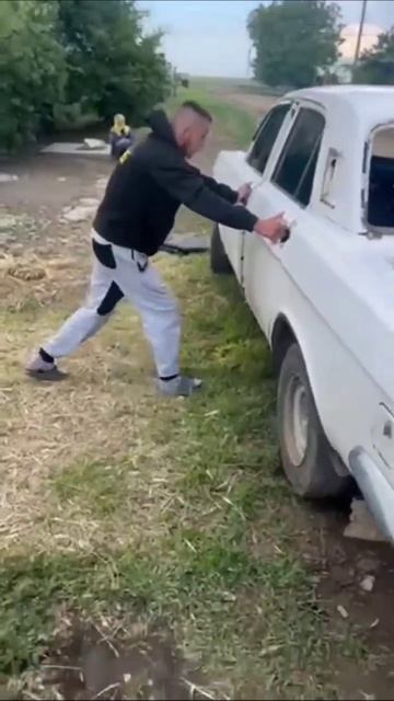 🔴Тупой хряк vs Советская Волга🙂🔴