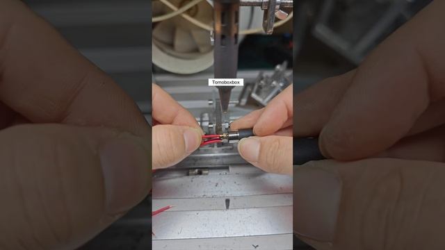 Precision Electronic Component Soldering： Auto-Feed Soldering Machine with Laser Guide