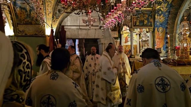 Божественная Литургия на Голгофе - в честь праздника Явления на небе Креста Господня