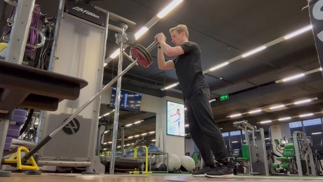 Жим лэндмайн двумя руками (Two-handed landmine explosive press)