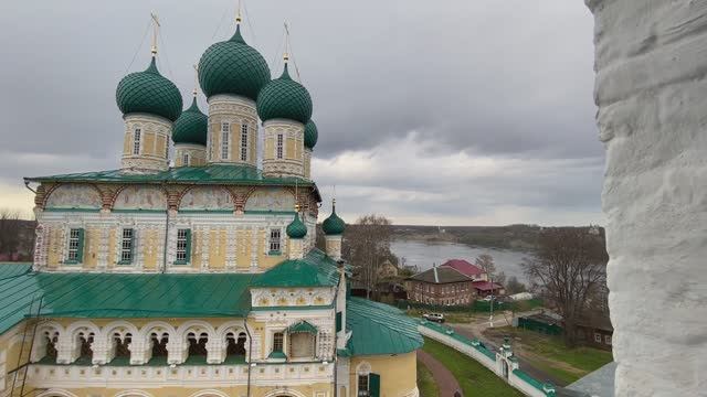 Прогулка по набережной старинного г. Тутаев | Воскресенский собор, колокольный звон.