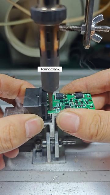 Laser-Guided Soldering of Electronic Components ｜ Perfect Precision & Satisfying Results