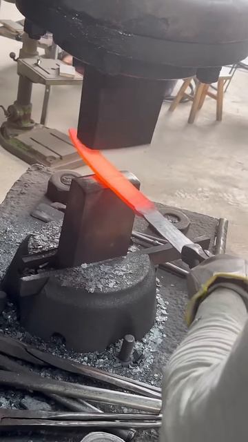 Forging Red-Hot Steel： Precision Shaping & Hole Punching with Heavy Machinery ｜ ASMR Satisfying