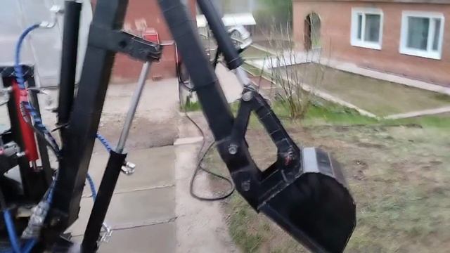 минипогрузчик экскаватор. Т о завершено) Отмыл, подварил и снова в работу)