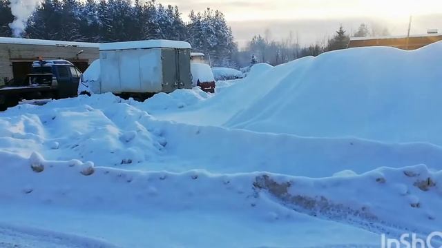 Гусеничный вездеход.