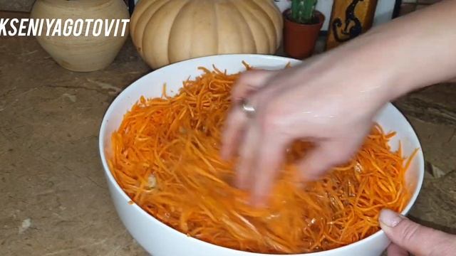 Овощной салат с пикантной заправкой. Безумно вкусный,