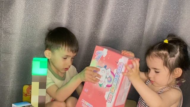Артур и Алана делают распаковку 🔥