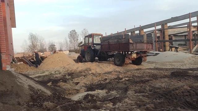Трактор Т-25 працює тягає причіп 1птс! Трактор МТЗ погру