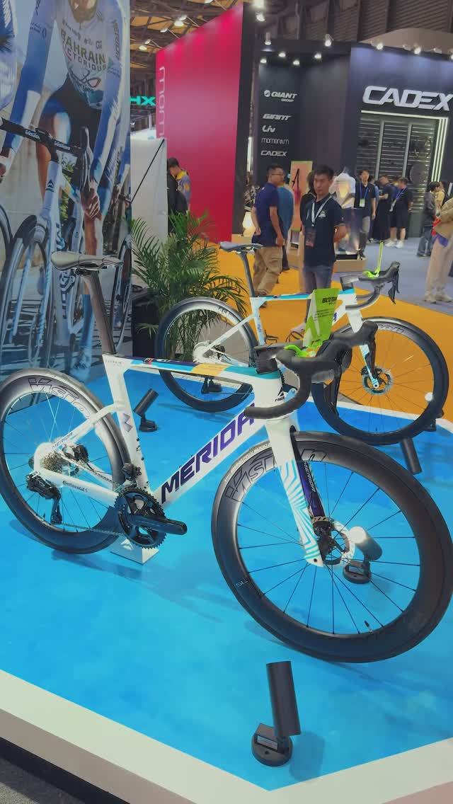 Шоссейные велосипеды Merida Reacto и Scultura Reacto Team Bahrain Victorious | China Cycle 2025