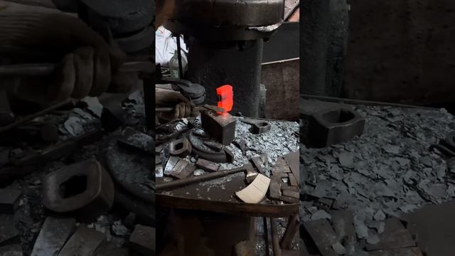 Forging Red-Hot Steel into Cutting Tools ｜ Blacksmith Metal Shaping ASMR So Satisfying