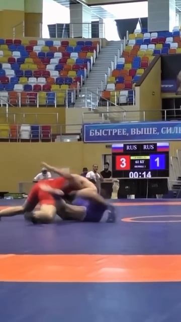 Кто знает как зовут борца? #wrestling