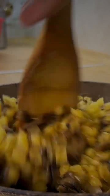 МАКАРОНЫ В СЛИВОЧНОМ СОУСЕ С ГРИБАМИ, рецепт в комментариях #вкусно #повар #еда #адскаякухня #shorts