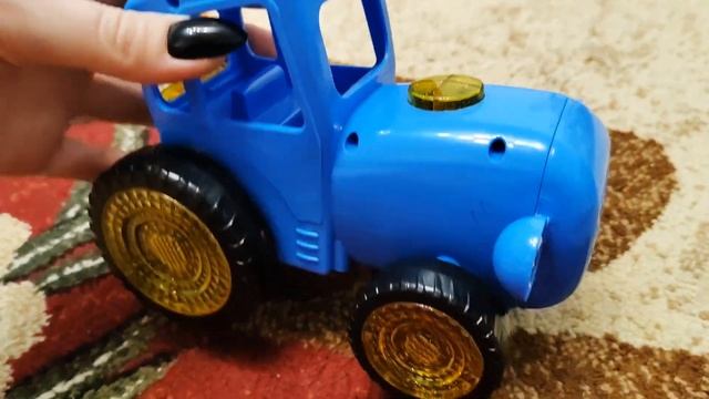 Котёнок Котэ лечит Синего Трактора. Tractor multik