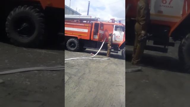 классно. Пожарные показывали шоу