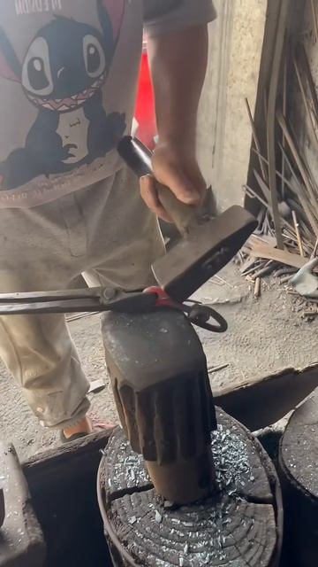 Crafting Handmade Iron Hooks： Forging and Hammering ｜ So Satisfying!