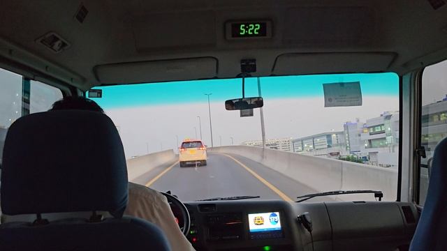 На автобусе из аэропорта Дубай, в отель по программе Dubai Connect.