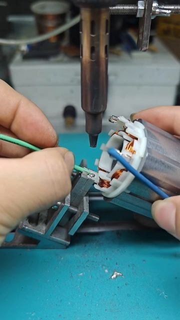 Effortless Soldering of Electronic Components with Automated Wire Feed and Laser Guidance