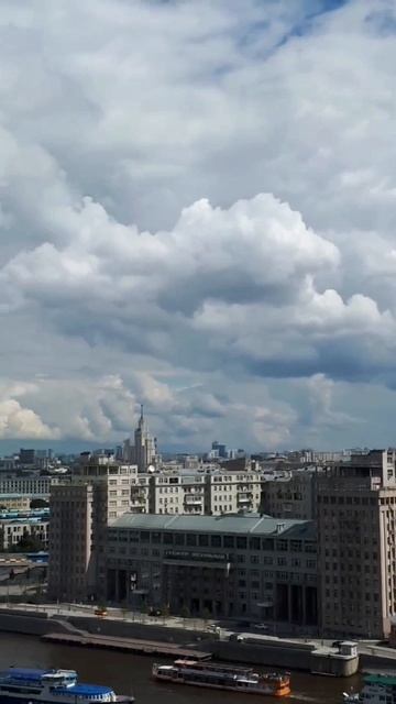 Вид со смотровой площадки Храма Христа спасителя