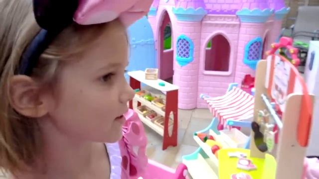 Мисс Кэйти и Мистер Макс (Miss Katy) Макс и Кэти притворяются, что играют в кафе