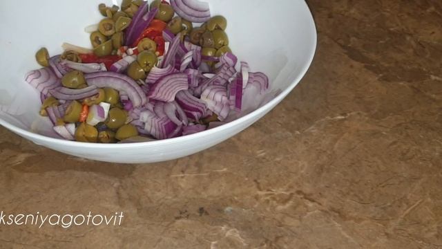 Салат с запеченным перцем. Салат закуска с сыром Фелат