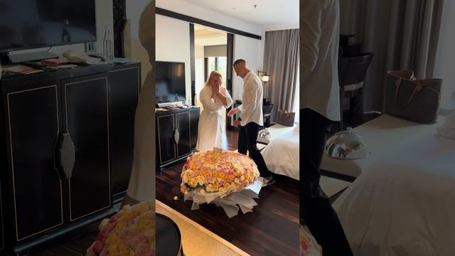 Эмоции от букета из 1000 роз от Huge Flowers Bali