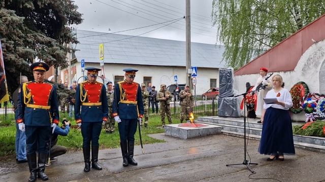 минута молчания с залпами